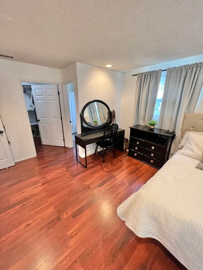 Building Photo - Spacious Remodeled Home Near El Dorado Park