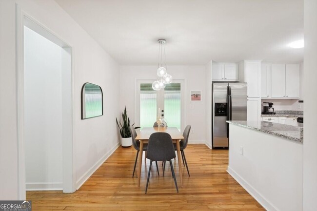 Building Photo - 1049 Brookdale Dr