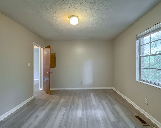 Building Photo - 1726 Hartsfield Rd