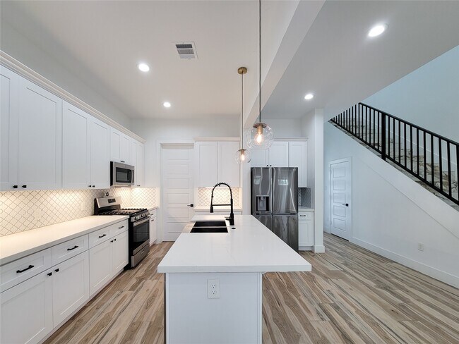 Building Photo - 5019 Creekmont Dr