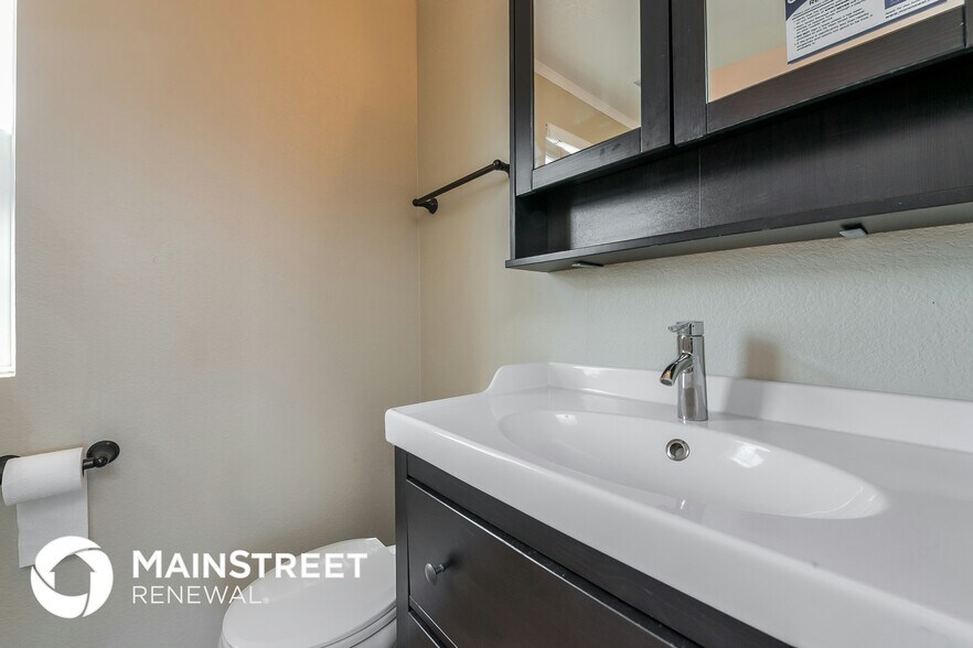 Building Photo - 13872 Lilac St