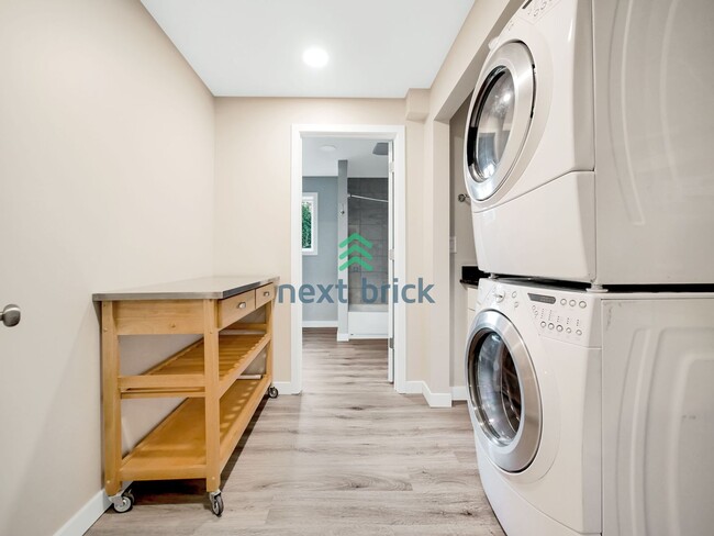 Building Photo - Beautiful 4 Bedroom 3 Bathroom Home for Rent!