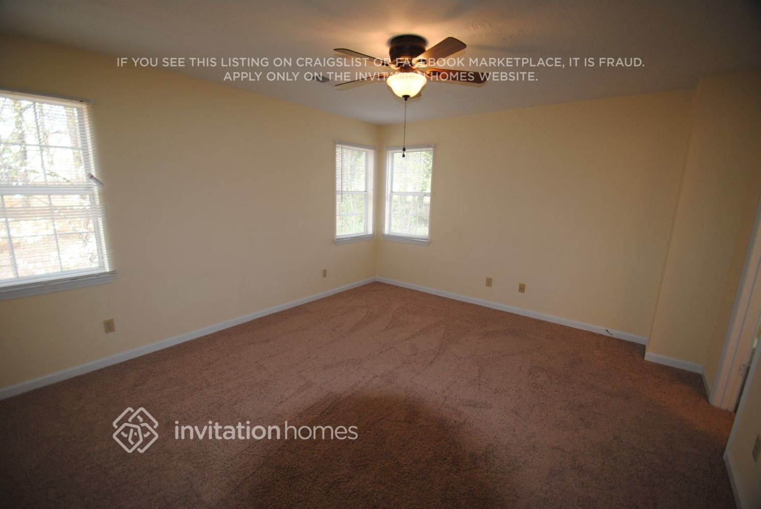 Building Photo - 4220 E Meadow Dr