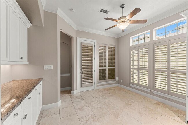 Building Photo - 1038 Memorial Village Dr