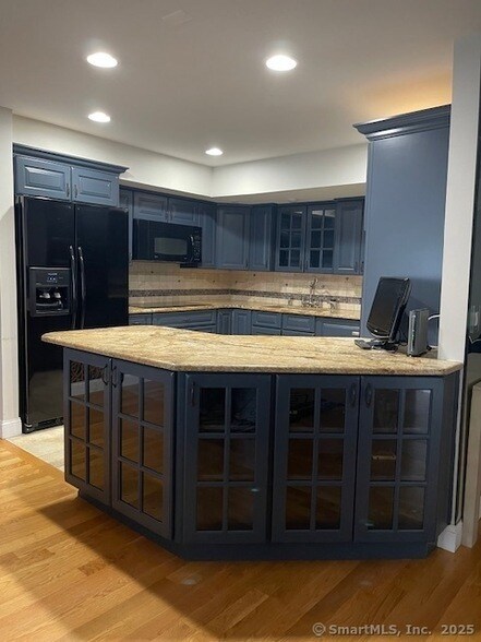 Building Photo - 69 Harbour Close