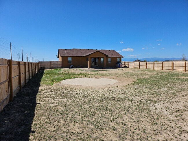 Building Photo - ALL PROSPECTIVE TENANTS MUST SUBMIT A $58 ...