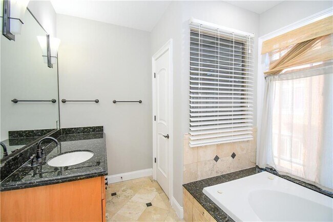 Building Photo - 4 Prichard Way NE