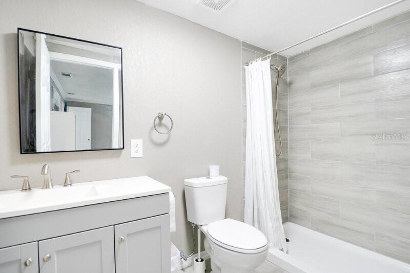 Building Photo - 2907 E Washington St