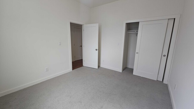 Building Photo - 142 Brighton Ave