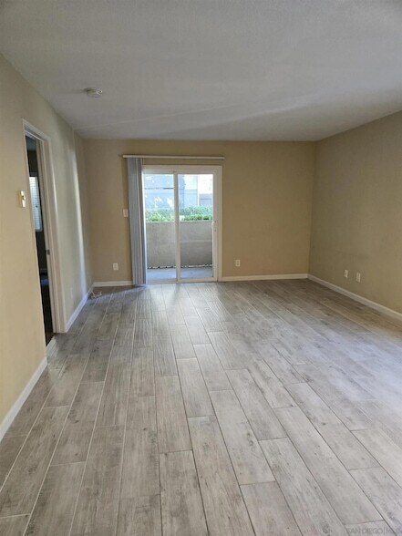 Building Photo - 7425 Charmant Dr