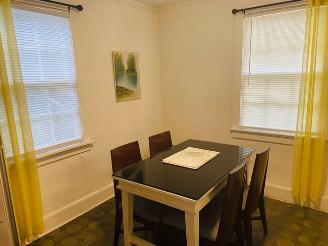 Building Photo - 2 Bedroom/1 Bath  - $1,060/Mo