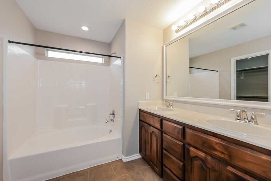 Building Photo - 5021 Britton Ridge Ln