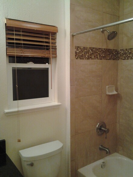 Building Photo - 18 Striped Moss Ct