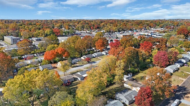 Building Photo - 9845 Dennis Dr