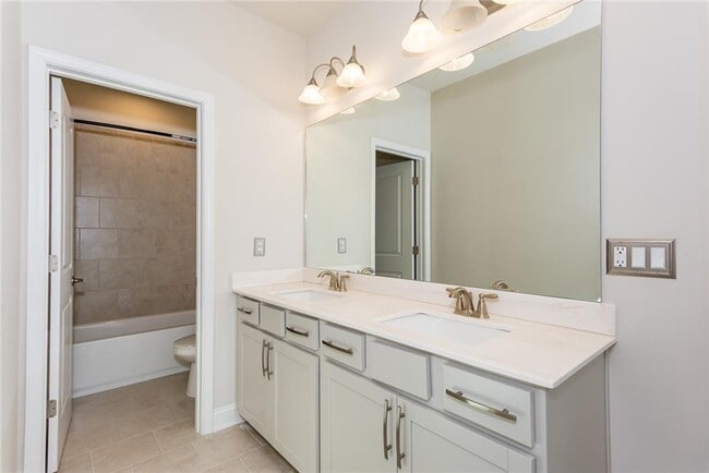 Building Photo - 5015 Montes Ln