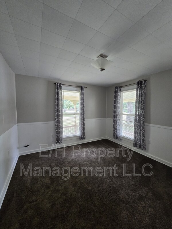 Building Photo - 322 N Park Ave