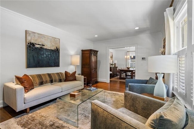 Building Photo - 663 Yorkshire Rd NE