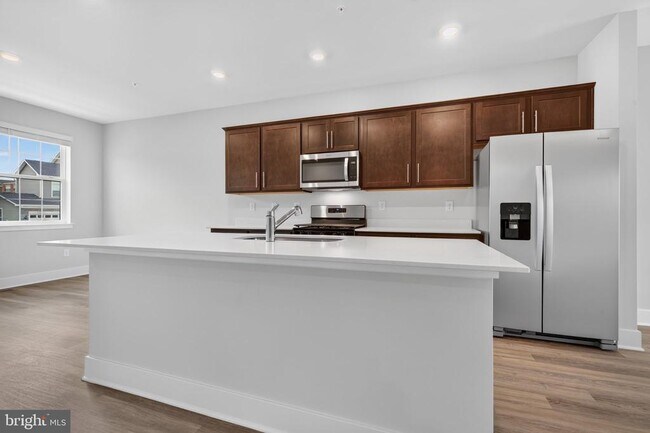 Building Photo - 10708 Meridian Hill Way