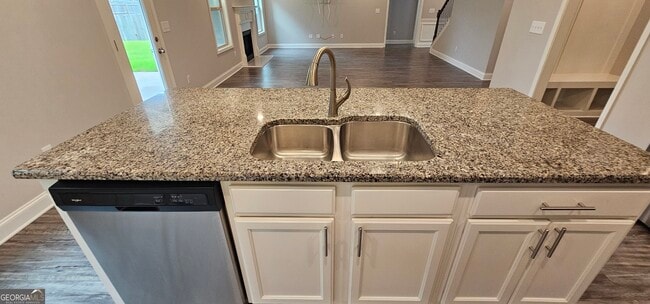 Building Photo - 352 Newshaw Dr