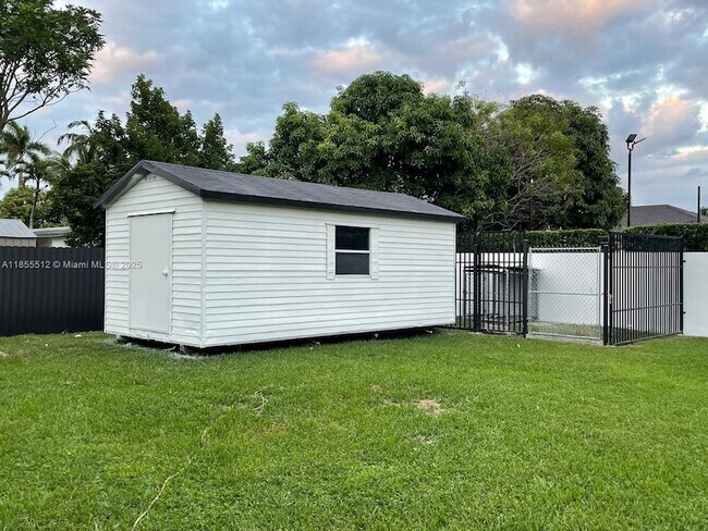 Building Photo - 2721 SW 130th Ave