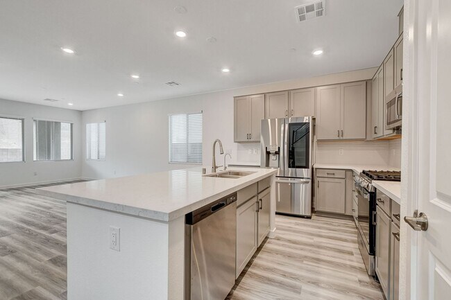 Building Photo - Spacious 3-Bed Summerlin Home with Den, Lo...