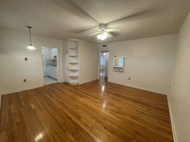 Living Room, Dining room - 69 Davis Blvd