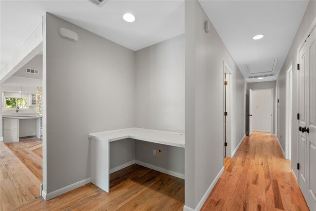 Building Photo - 700 Grey Fox Trail