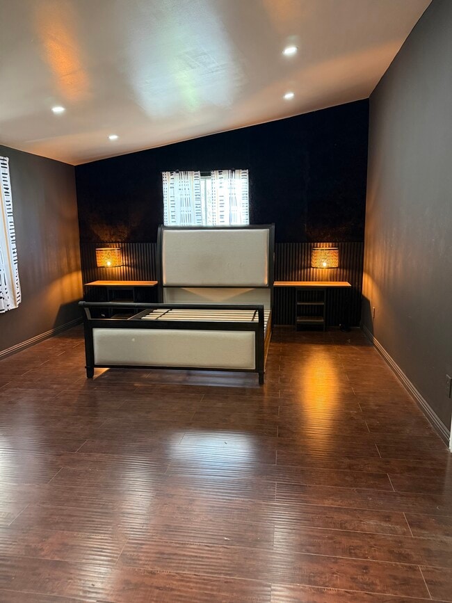 Building Photo - 4541 Collett Ave