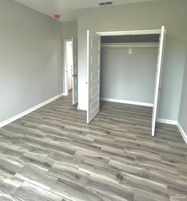 Building Photo - 19 N Crown Point