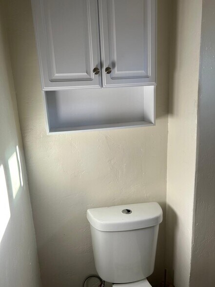 primary bath - 4525 Orange Ave