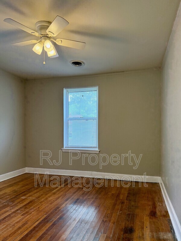 Building Photo - 1336 Wrenwood St