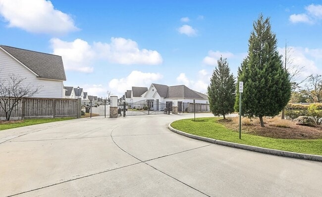 Building Photo - 9105 Southlawn Dr