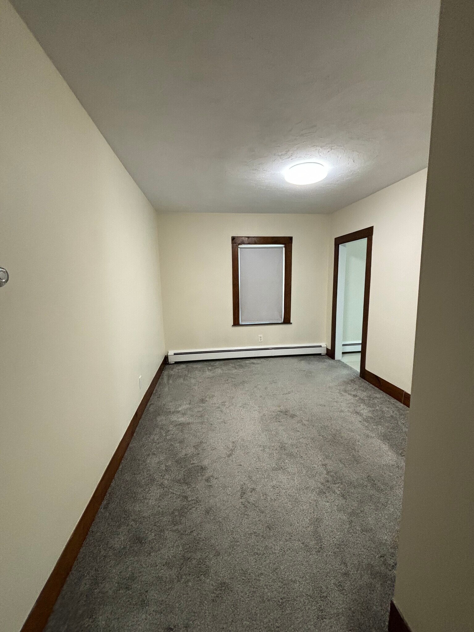 Building Photo - 16 Maple St