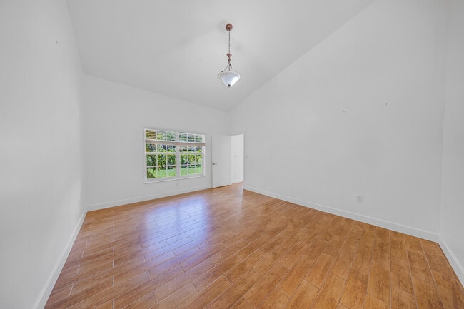 Building Photo - 4106 Carriage Dr