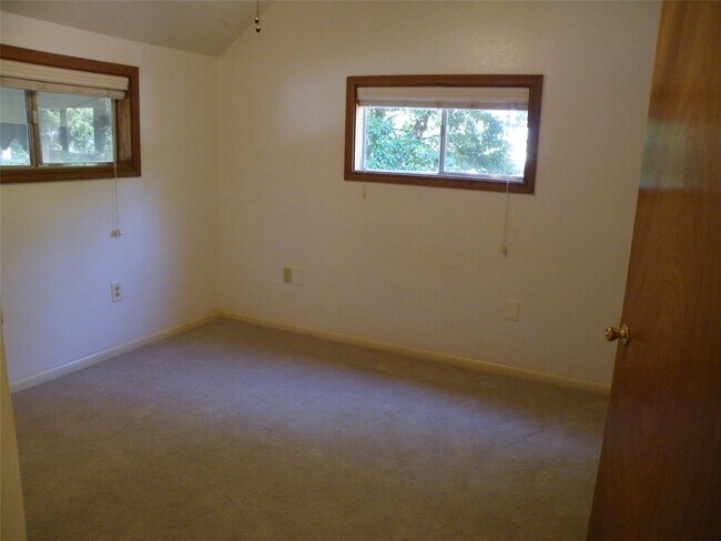 Building Photo - 703 Clear Lake Rd