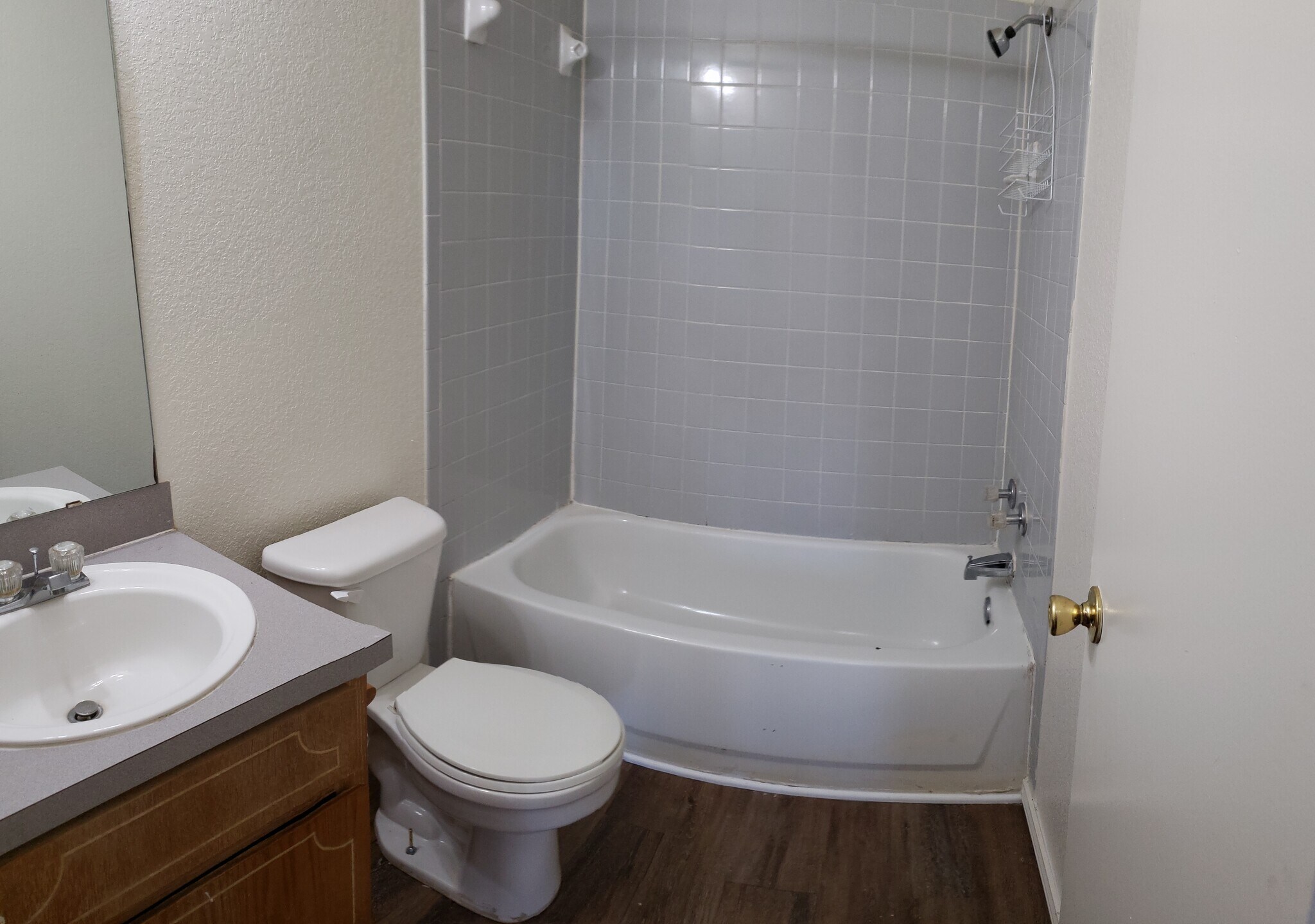 upstairs bathroom - 1106 Shanarae Cir