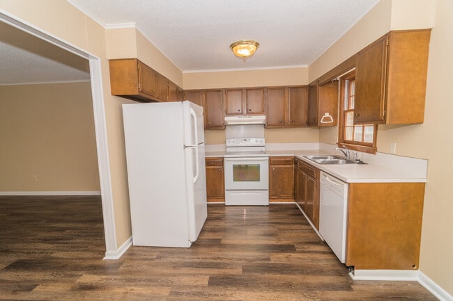 Building Photo - 705 June Dr