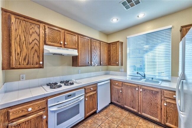 Building Photo - 6236 Huntington Ridge Ave