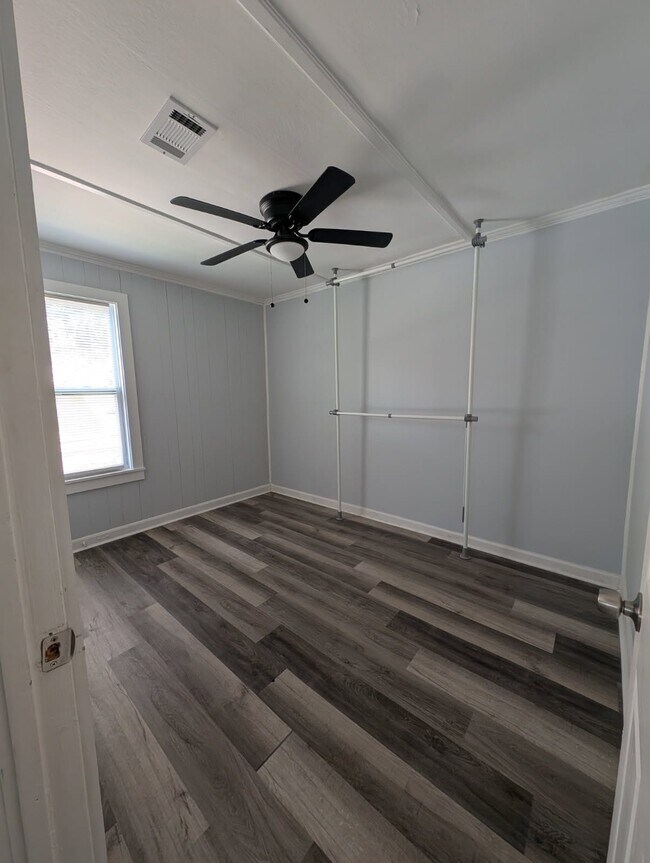 Building Photo - 1153 Auburn Dr