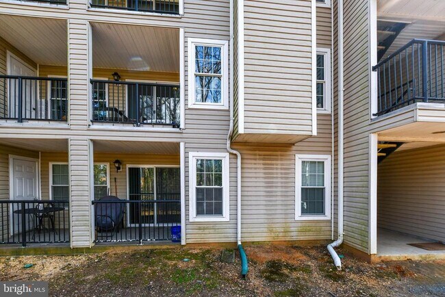 Building Photo - 3303 Wyndham Cir