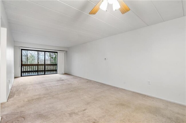 Building Photo - 2034 Swallow Hill Rd