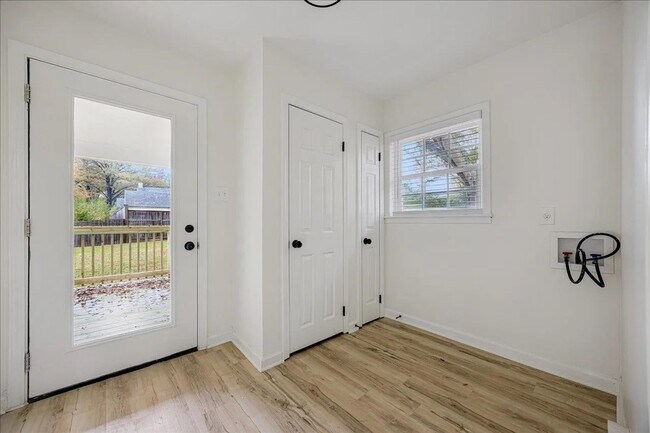 Building Photo - Newly Renovated Home for Rent in Great and Quiet Neighborhood!