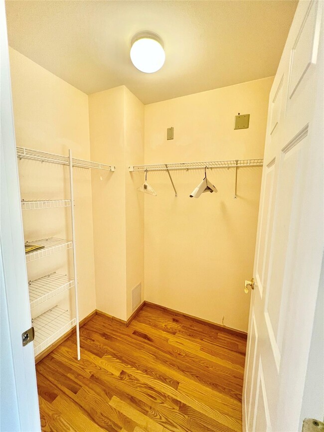 Building Photo - 309 Sutton Dr