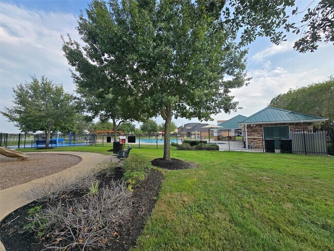 Building Photo - 511 Yellow Bullhead Ct