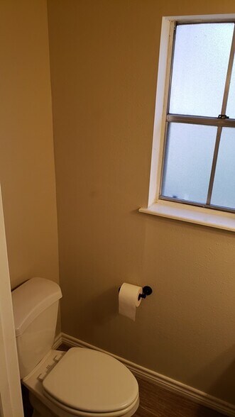 Building Photo - 13423 Lakecrest Dr