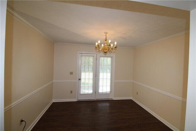 Building Photo - 2320 Ridgedale Dr SW