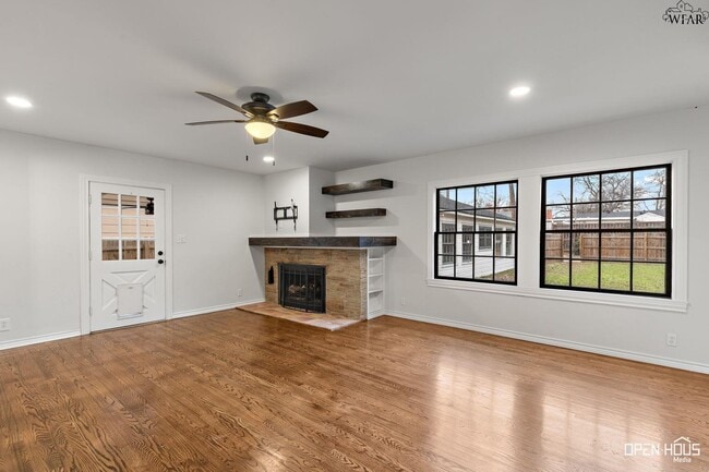 Building Photo - 1644 Ardath Ave