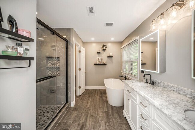 Building Photo - 15385 Windsong Ln