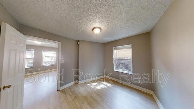 Building Photo - 714 E 3rd St