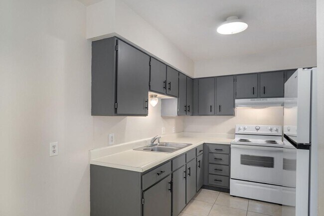 Building Photo - 346 Fairway Ave